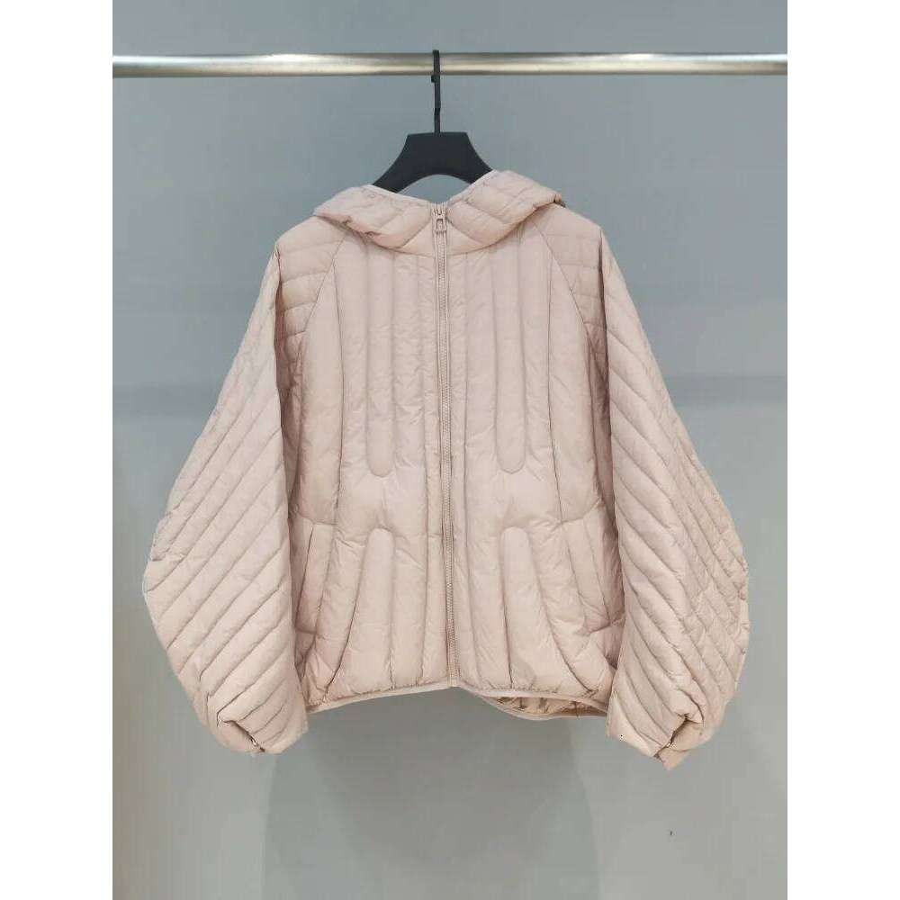 Lagabogy 2025 Autumn Winter Women Oversized Puffer Jacket Short Ultra Light 90% White Duck Down Coat Hooded Warm Parkas Outwear