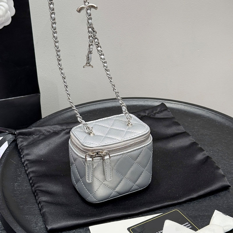 Ladies All Silver Makeup Bag with Mirror Vanity Box Leather C Letters Buckle Quilted Diamond Lattice Designer Cosmetic Case Shoulder Crossbody Lipstick Purse 11cm
