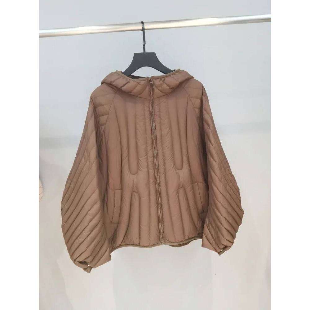 Lagabogy 2025 Autumn Winter Women Oversized Puffer Jacket Short Ultra Light 90% White Duck Down Coat Hooded Warm Parkas Outwear