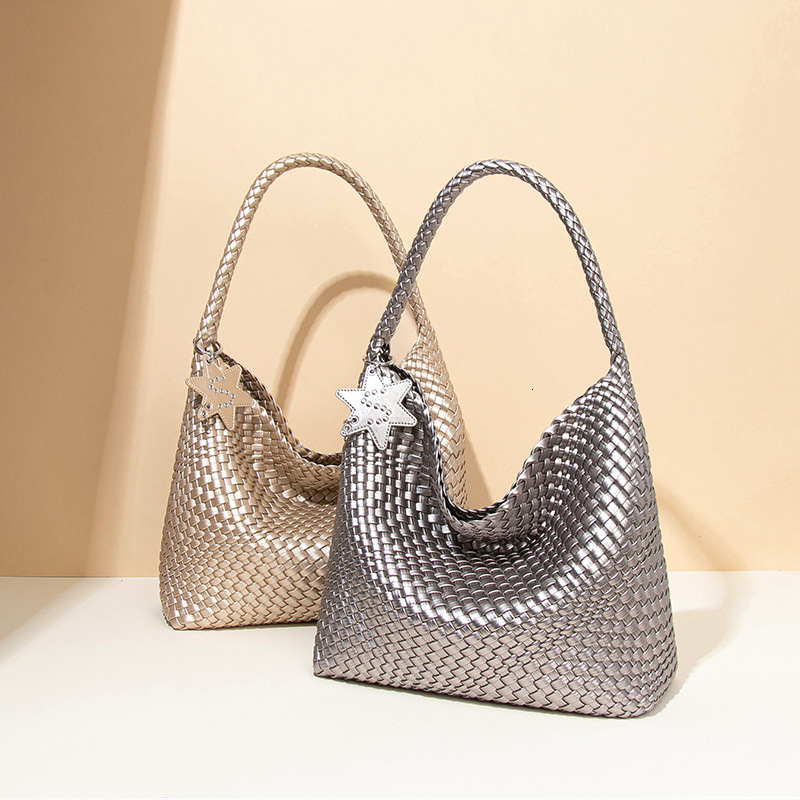 High-end Niche Design Handwoven Large Capacity Tote Casual Lazy Style Shoulder Hanging Commuter Bag