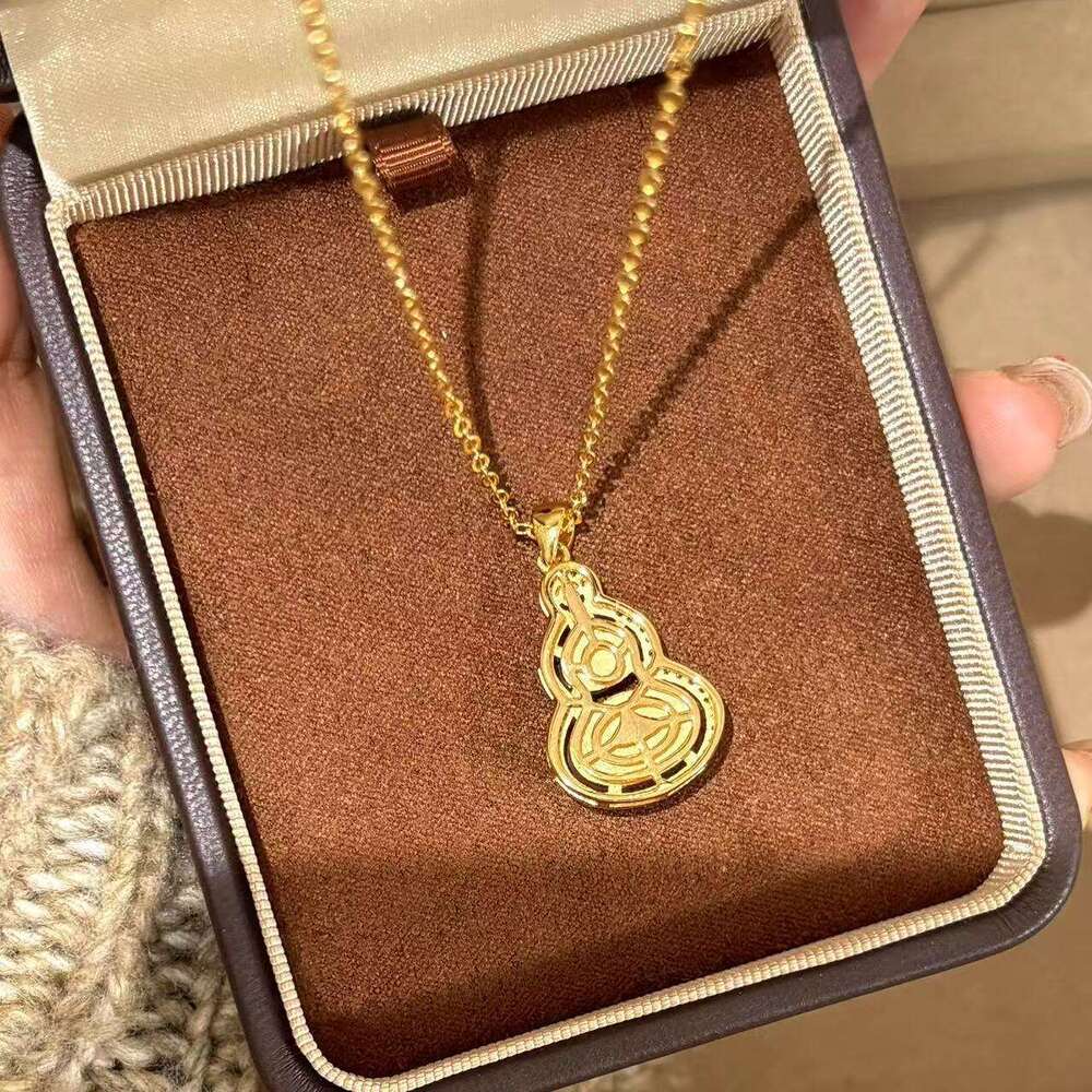 New Chinese Style Pink Chalcedony Gourd Necklace with Zircon Inlay Versatile Elegant Luxurious Design Niche Collarbone Chain