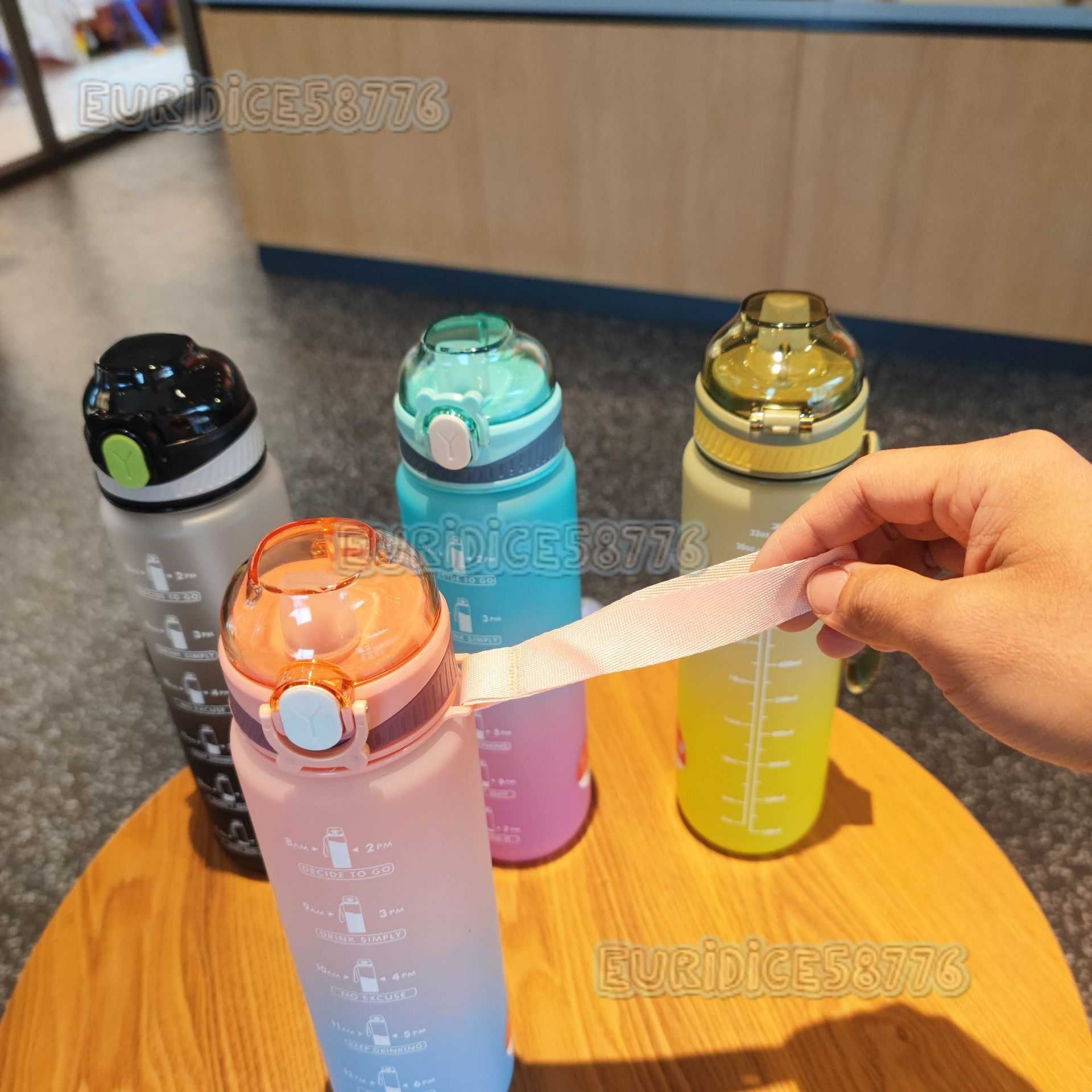 Sports Fitness Gradient Color Straw Plastic Water Cup Portable Rope Lid Lock Buckle Car Outdoor Water Bottle H250911