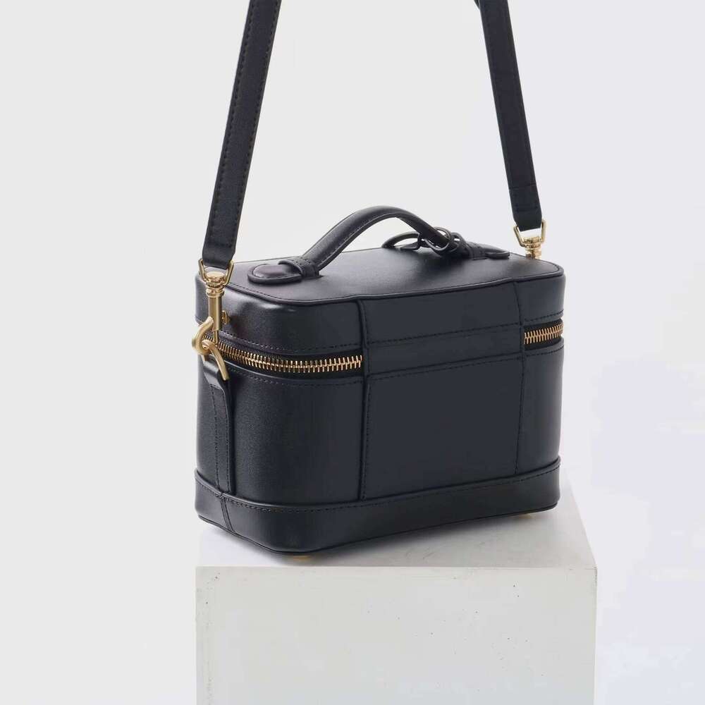 Genuine leather box 2025 niche design one-shoulder crossbody fashion high-end cowhide ladies hand-held small square bag