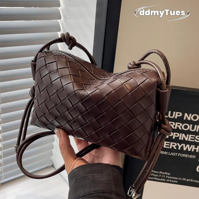 Brand Designer Summer Niche Woven For Women 2024 New Trend Versatile Crossbody Soft Surface Quilted Shoulder Underarm Bag TUES