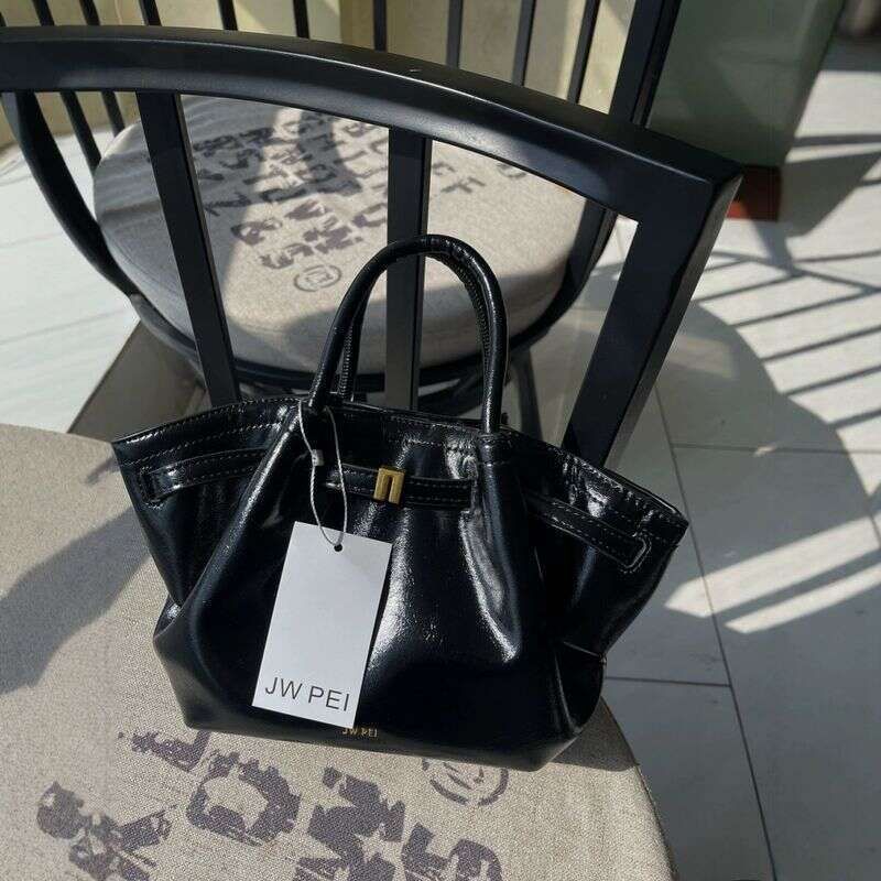 JW New 2025 Design Casual Designer Versatile High-End Dumpling Bag Niche Shoulder Handbag