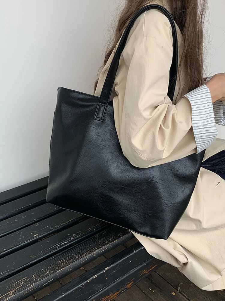 2025 new retro bag fashionable and casual womens shoulder bag large capacity daily commuting bag single shoulder womens bag W250911