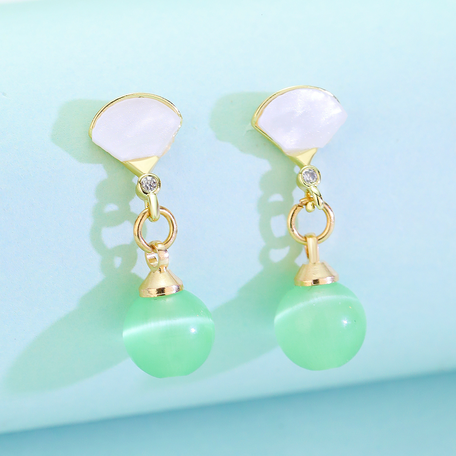 French Light Mother-Of-Pearl Pearl INS Design Sense Small Skirt Earrings New Chinese Style Fan-Shaped Ear Jewelry