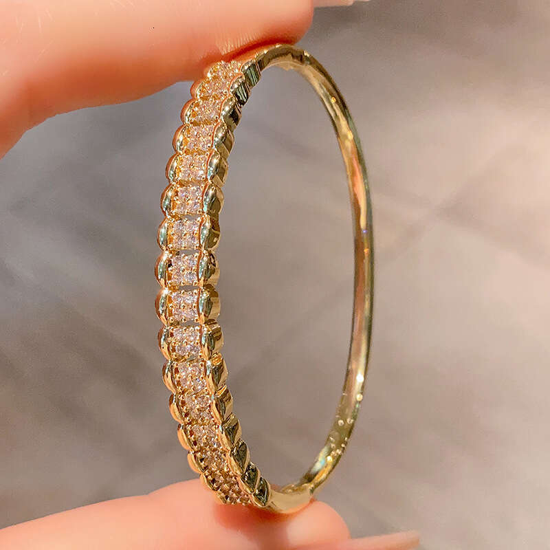 Gold Tone designer bracelet for women Cuban bracelet tennis bracelet luxury jewelry Cross niche diamond bracelet high-end bracelet hand jewelry wholes