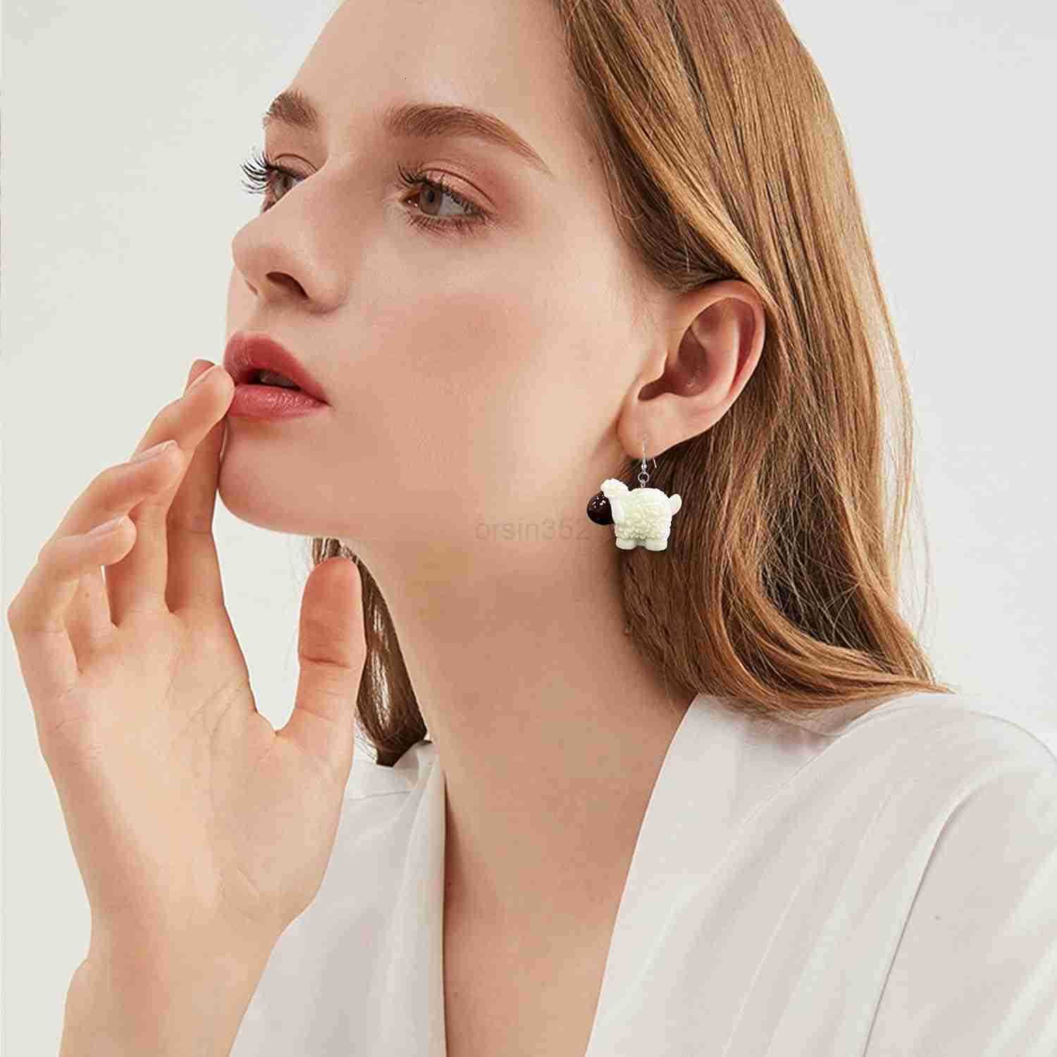 8 Pairs Creative Funny Cow Bee Drop Dangle Earrings Cute Sweet Cartoon Resin Animal Earrings for Women Fashion Jewelry for Women Gifts SetW250911
