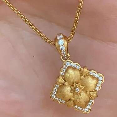French Italian Vintage Brushed Double-Sided Dia-Encrusted Four-Leaf Clover Necklace Palace Style Versatile Collarbone Chain