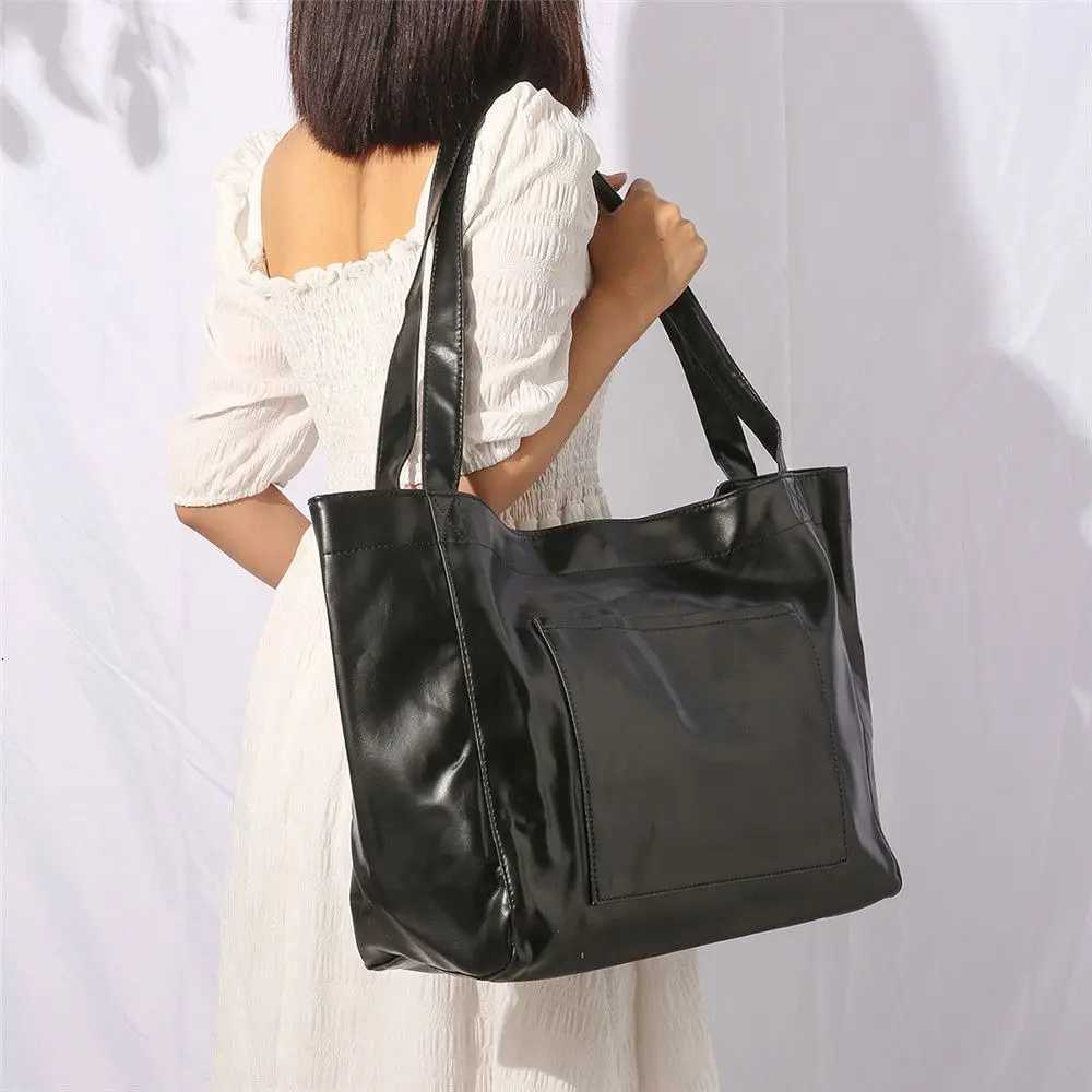Women Oversized Portable Travel Shoulder Bags Tophandle Bags Soft Leather Handbags Z250911