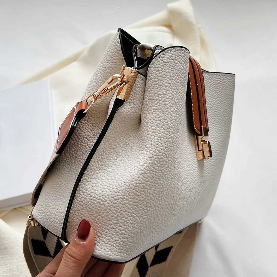 Fashionable and versatile crossbody bag niche design solid color simple adjustable shoulder strap bucket bag Z250911