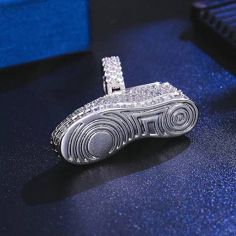 Unisex Hip Hop Iced Out Sneaker Pendant Brass Shoes Necklace with Princess Cut Diamond Gold Plated Cubic Moissanite Neckerchief