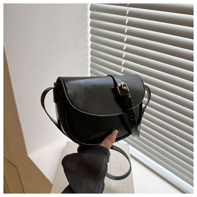 2025 New Women's Saddle Single Shoulder Strap Underarm Simple Design Crossbody Designer Bags Bag Handbag