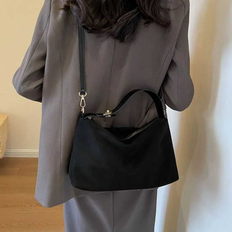 Advanced Retro Bag for Womens 2025 New Textured Frosted Shoulder Bag with Large Capacity Crossbody Commuting Tote Bag W250911