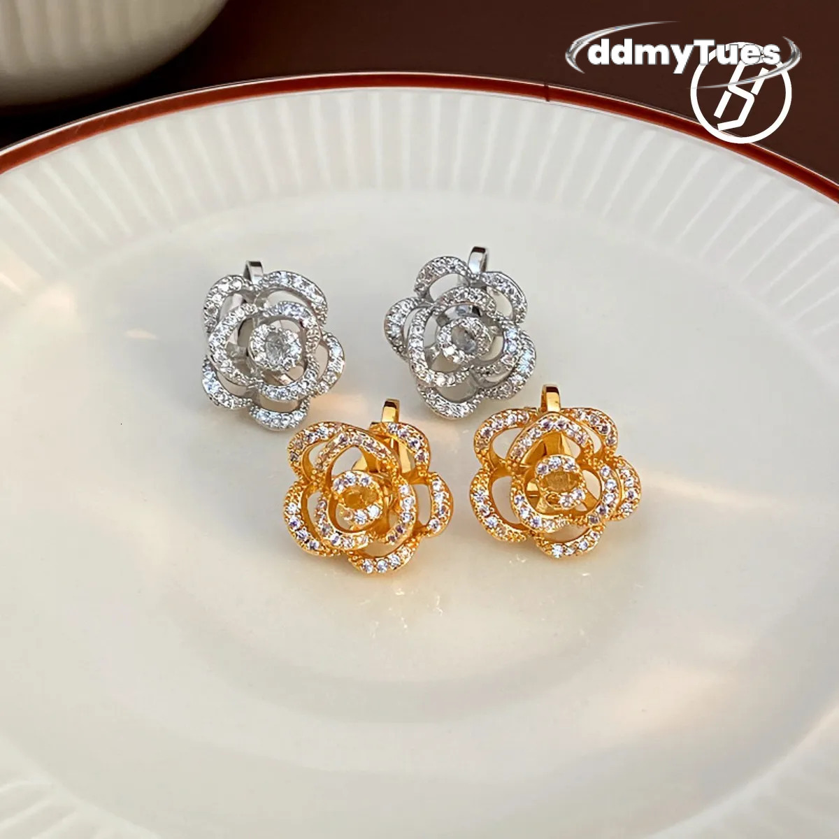 Designer Women's New Retro Hollow Inlay Zircon Camellia High-end All-match Earrings Ear Clip Original Jewelry TUES