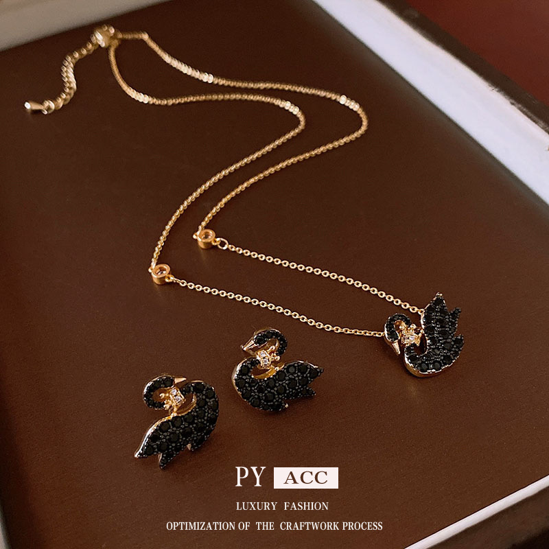 Luxury Brand Designer Jewelry Light Luxury Zircon Crown Black Swan Necklace Exquisite Vintage Temperament Sweater Chain Versatile High-End Jewelry Who