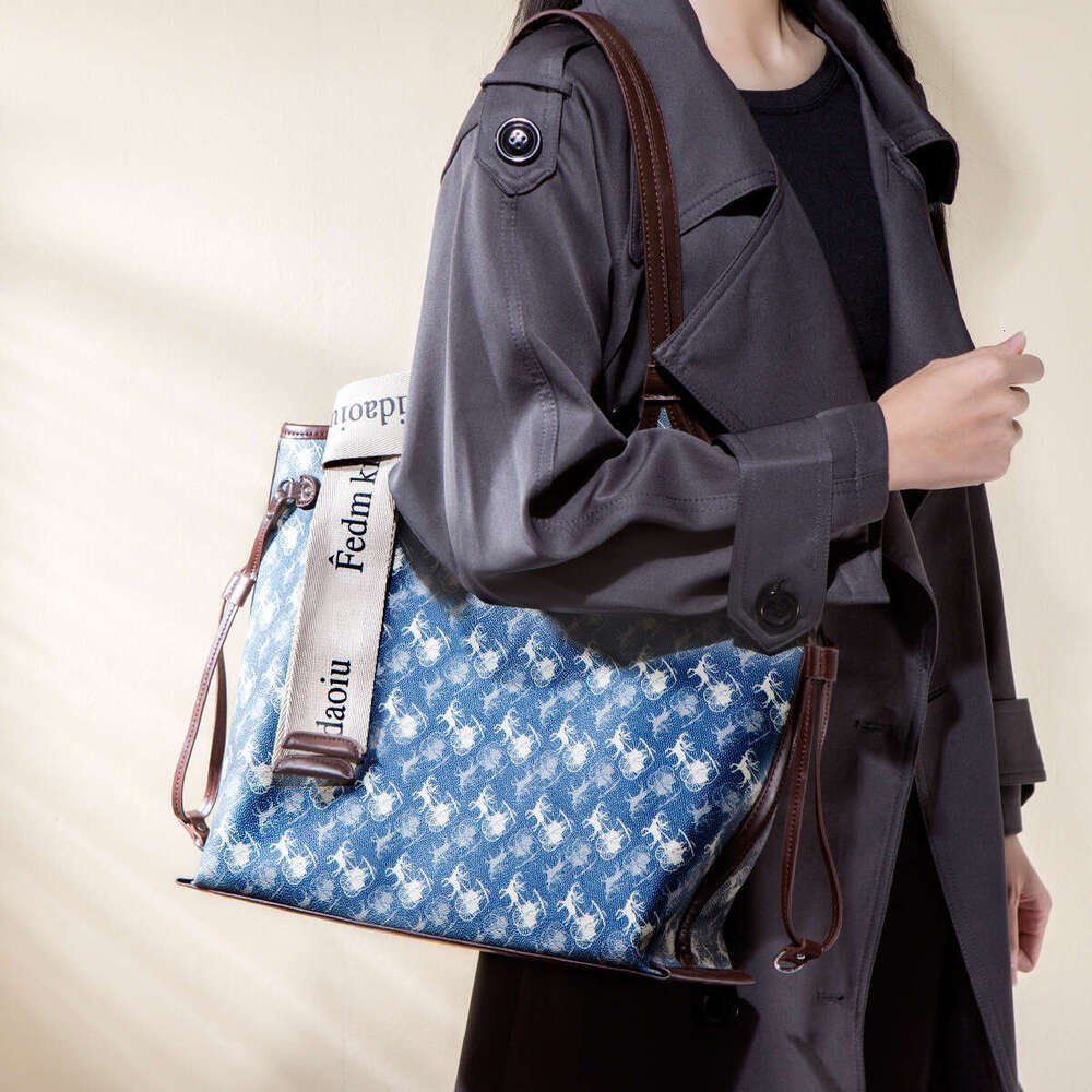 Women's Versatile Commuter Large Capacity Tote High-Quality Texture Designer Bags Shoulder Bag