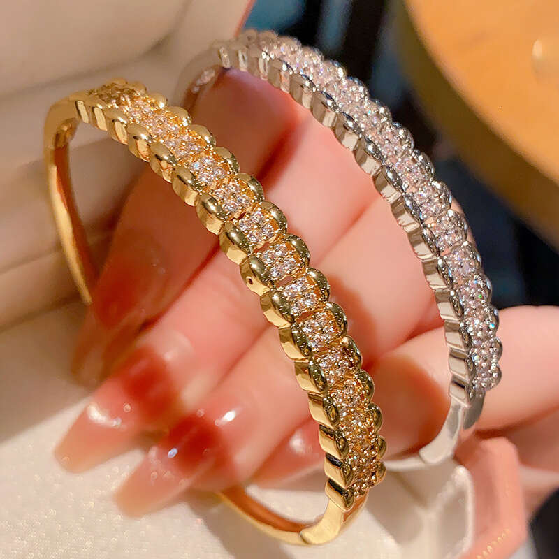 Gold Tone designer bracelet for women Cuban bracelet tennis bracelet luxury jewelry Cross niche diamond bracelet high-end bracelet hand jewelry wholes