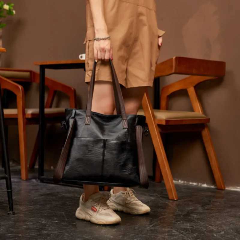 PU Leather Large Capacity Tote Bag Soft Leather Feel Fashionable Shoulder Bag Womens Crossbody Bag Ideal for Daily Use Z250911
