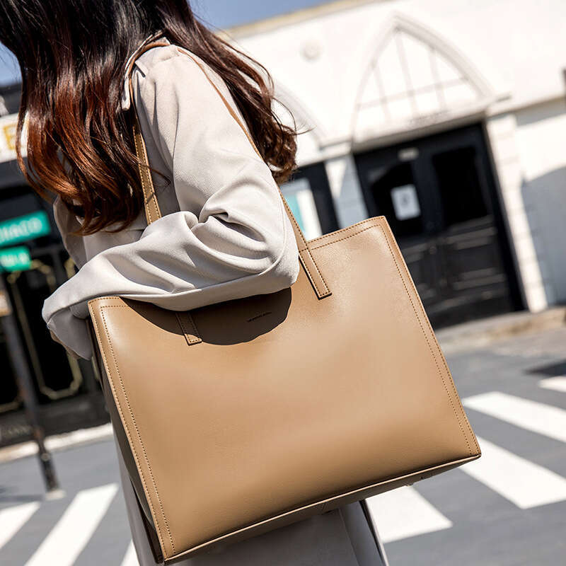 2025 New Commuter Tote Bag Large Capacity Women's Shoulder Handbag Designer Bags Stylish Trendy Briefcase