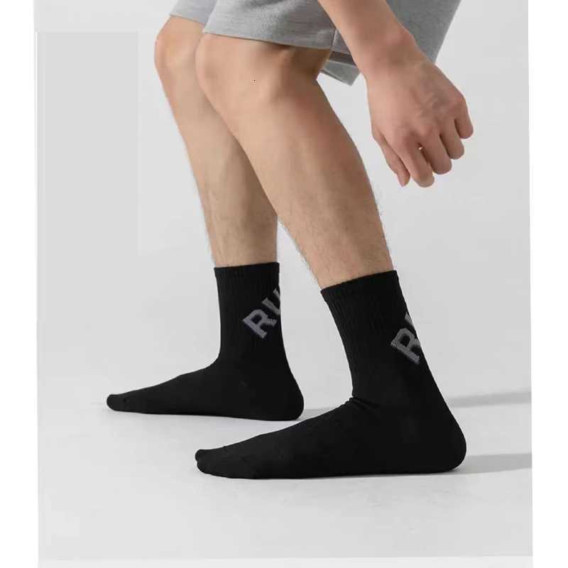 1 Pair Of Running Socks For Men And Women Crew Fitness pressure socks Sports Bright Color Breathable Marathon Basketball Sock D250911