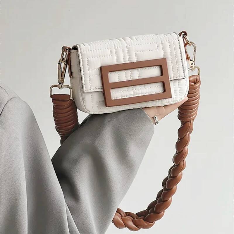Mobile Phone Woven Strip Mini Bag Single Shoulder Messenger Small Flap crossbody Fashion Women Designer New high-quality