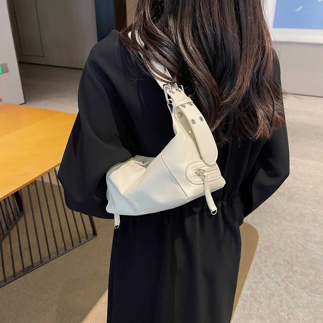 Y2K Style Shoulder Bag For Women Trendy Motorcycle Handbag Minimalist Shoulder Purse For s Street Wear Handbags Z250911