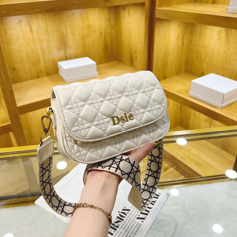 Designer Bags Small Square Bag for Women 2025 New Diamond Pattern Wide Strap Quilted Versatile Casual Shoulder Crossbody Bag T