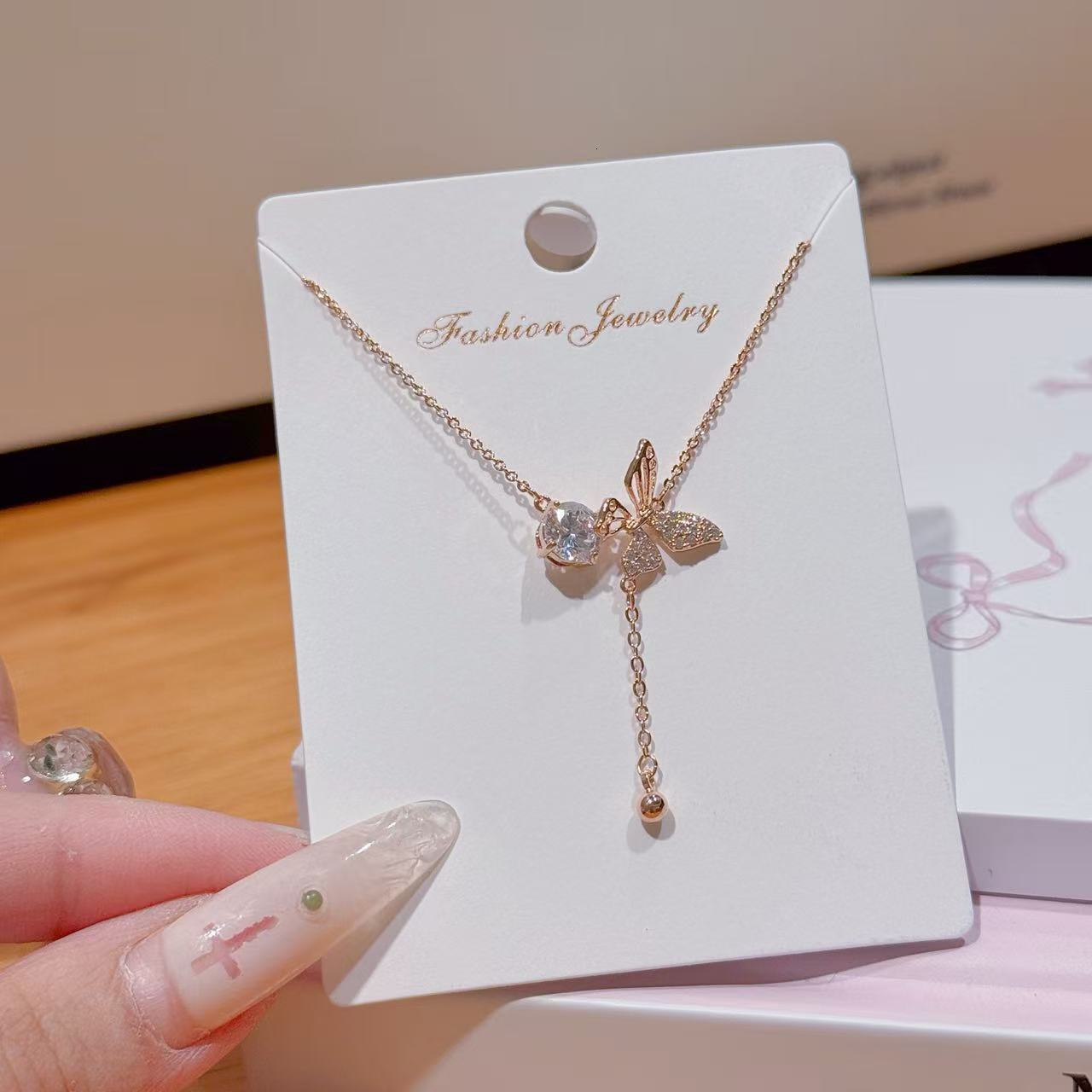 Butterfly New Sweet Girl Collarbone Chain Light High-end Niche Exquisite Same Style Necklace