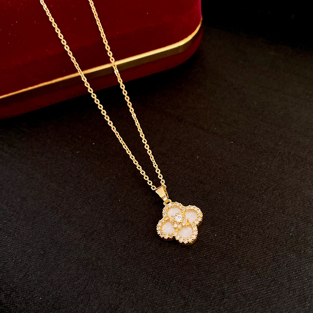 Luxury Brand Designer Jewelry Korean Style Simple Zircon Flower Necklace Light Luxury High-End Clavicle Chain For Women Exquisite Design Sense Niche J
