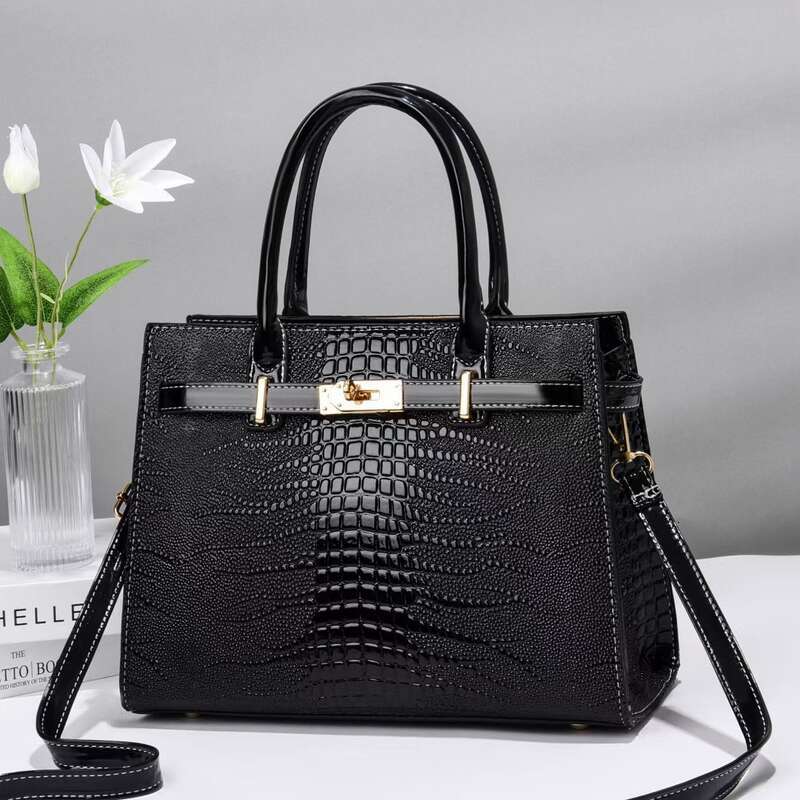 Niche Design High-End Sense Large Capacity Women's Green Bag Light Trendy Brand Crossbody Handbag