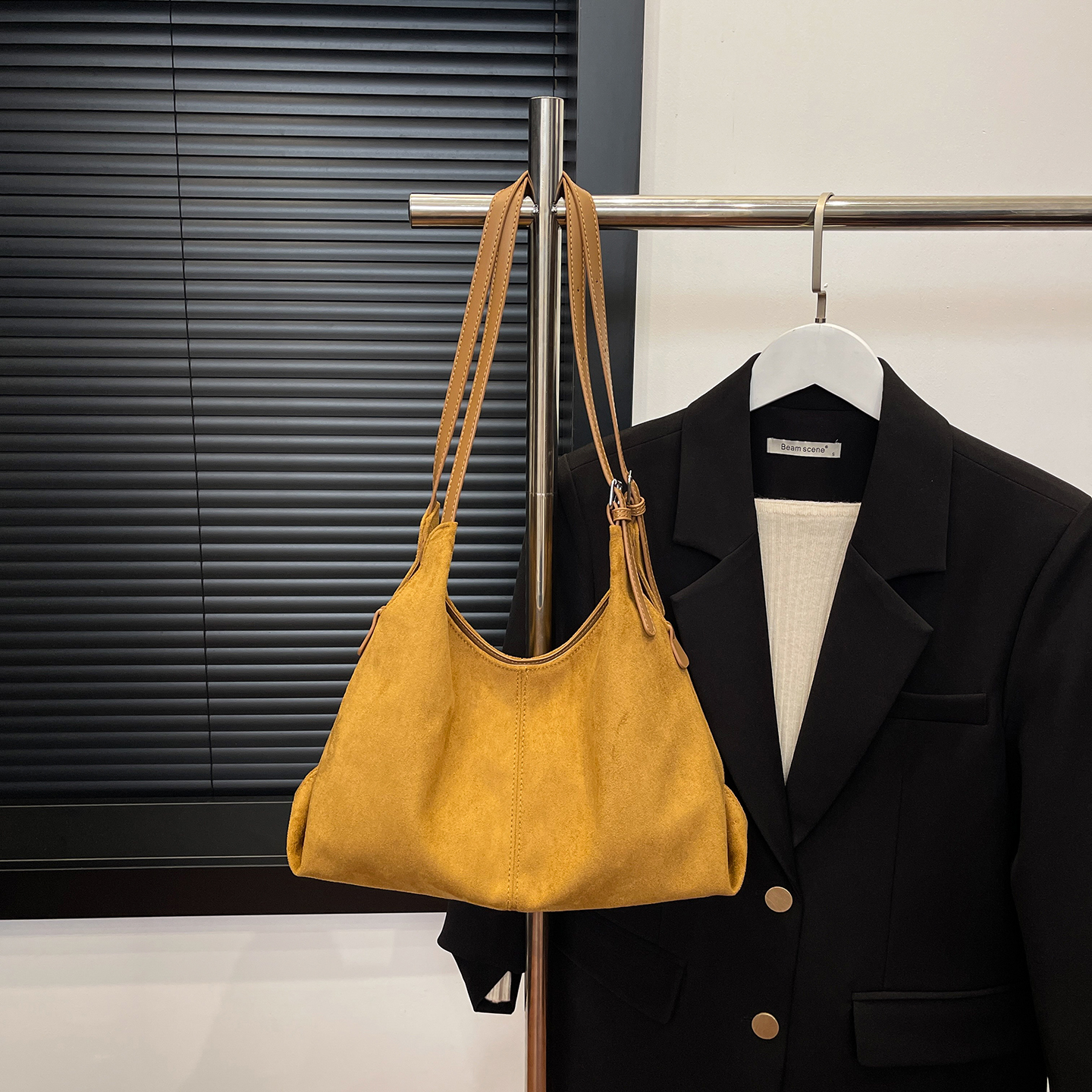 Ladies' fashionable shoulder bag with simple design, daily multifunctional small square, ladies' high-end elegant classic crossbody bag, lux