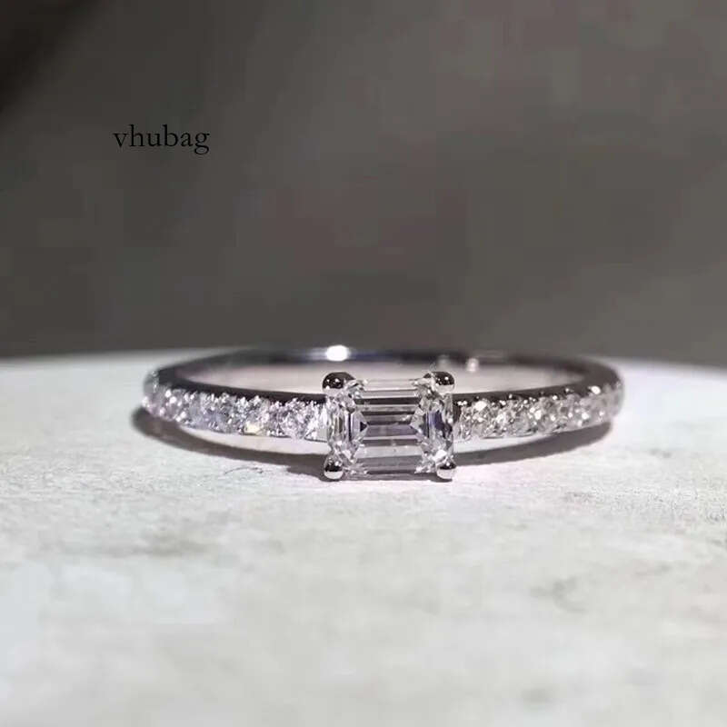 Simple Fashion Jewelry Sweet Cute Ladies Party Elegant Wedding Rings Sterling Sier Emerald Cut Lab Moissanite Dia Eternity Engagement Band Ring Gift