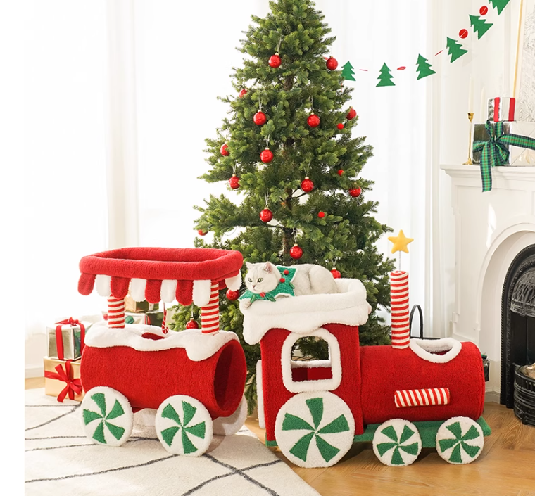 Comfortable Seasonal Shelter - Novelty Trainshape Kitten Nesting Spot Featuring a Play Area