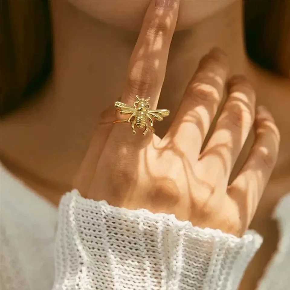 Skyrim Cute Bee Open Rings for Women Stainless Steel Gold Color Fashion Finger Rings Insect Animal Jewelry Gift Wholesale W250911