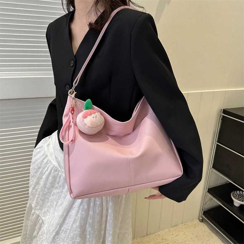 Faionable Large Capaci Buet Bag Womens oulder Bag Commuter Crossbody Bag Soft PU Leather Zipper Closure Casual Sle Z250911