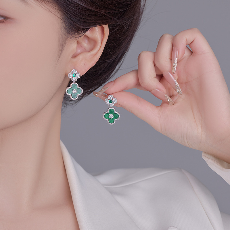 Luxury Brand Designer Jewelry Tiktok Hot-Selling Four-Leaf Flower Zircon Earrings Light Luxury High-End Exquisite Niche Stud Earrings Fashionable Vers