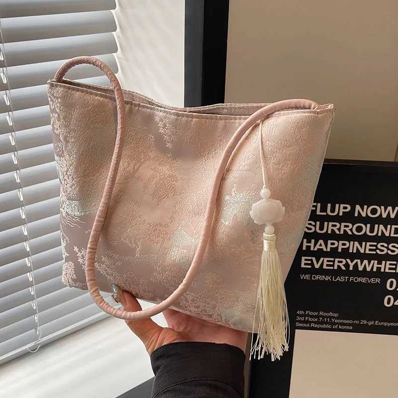 Printed Embroidery Shoulder Bag Large Capacity Handbag Hanfu Bucket Bag Floral Tote Bag New Chinese Style Handbag Outdoor W250911