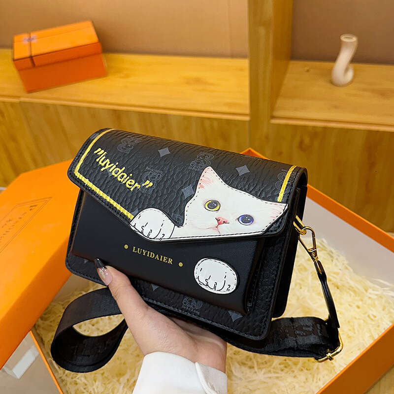 Fashion Designer Bags Crossbody Bag 2025 New Cute Cartoon Cat Printed Trendy Small Square Bag for Women Single Shoulder Crossbody Wide Strap Bag Commu