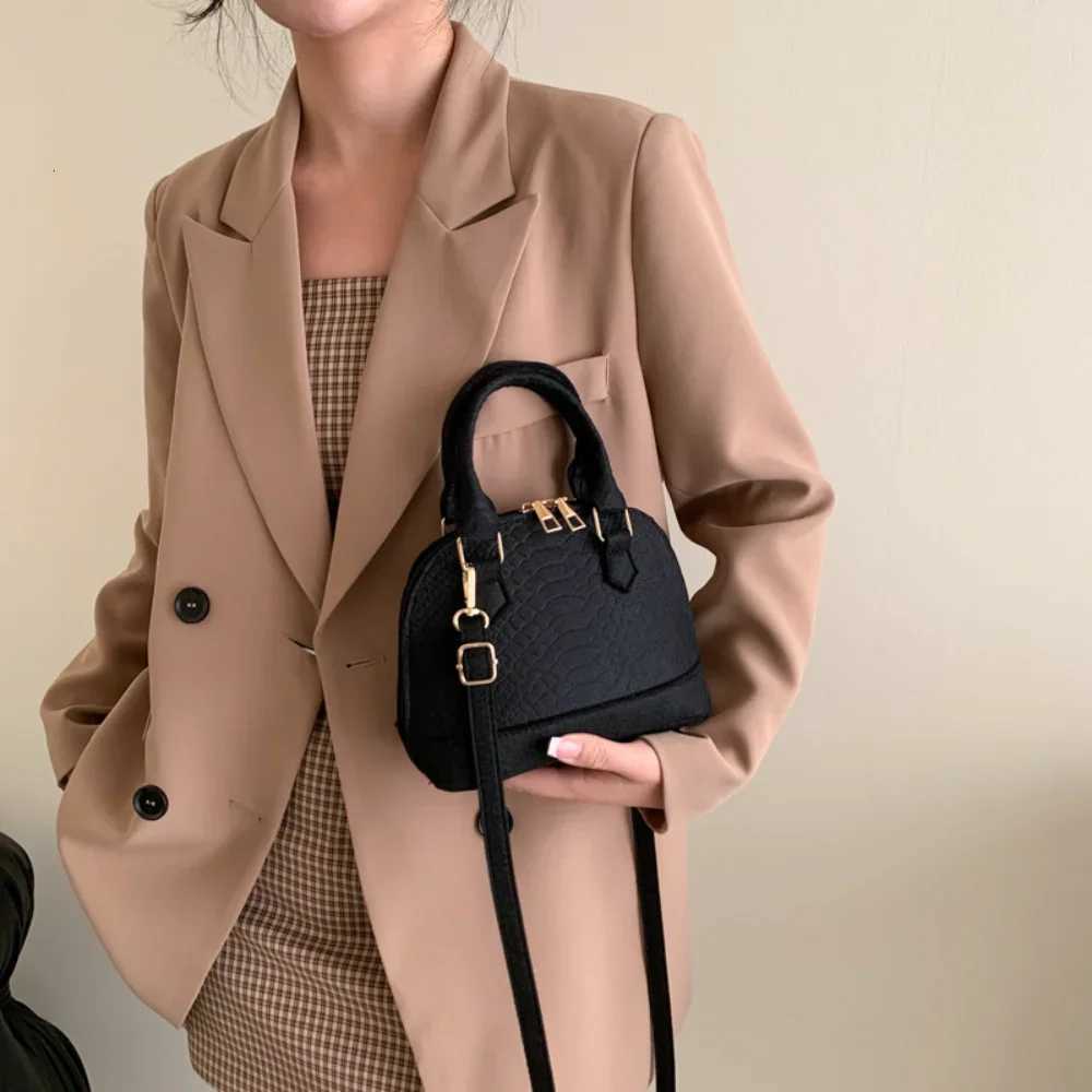 Vintage Felt Womens Bag Crocodile Pattern Shell Shape Handbag Simple Casual Shoulder Crossbody Bag Trendy Lady Commuter Bag Z250911