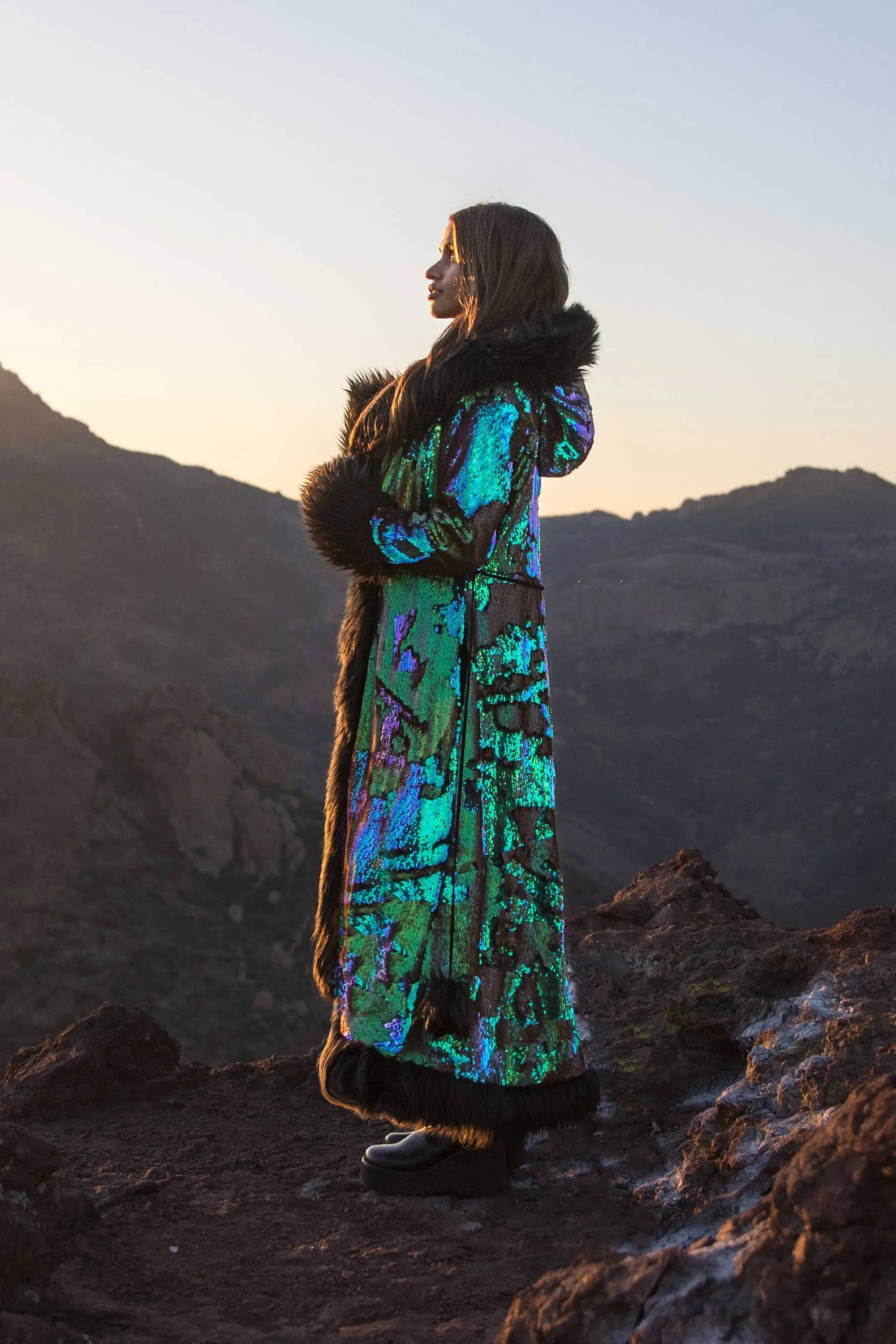 New Women's Faux Fur Sequin Patchwork Reflective And Color-Changing Autumn Winter Windproof Warm Coat