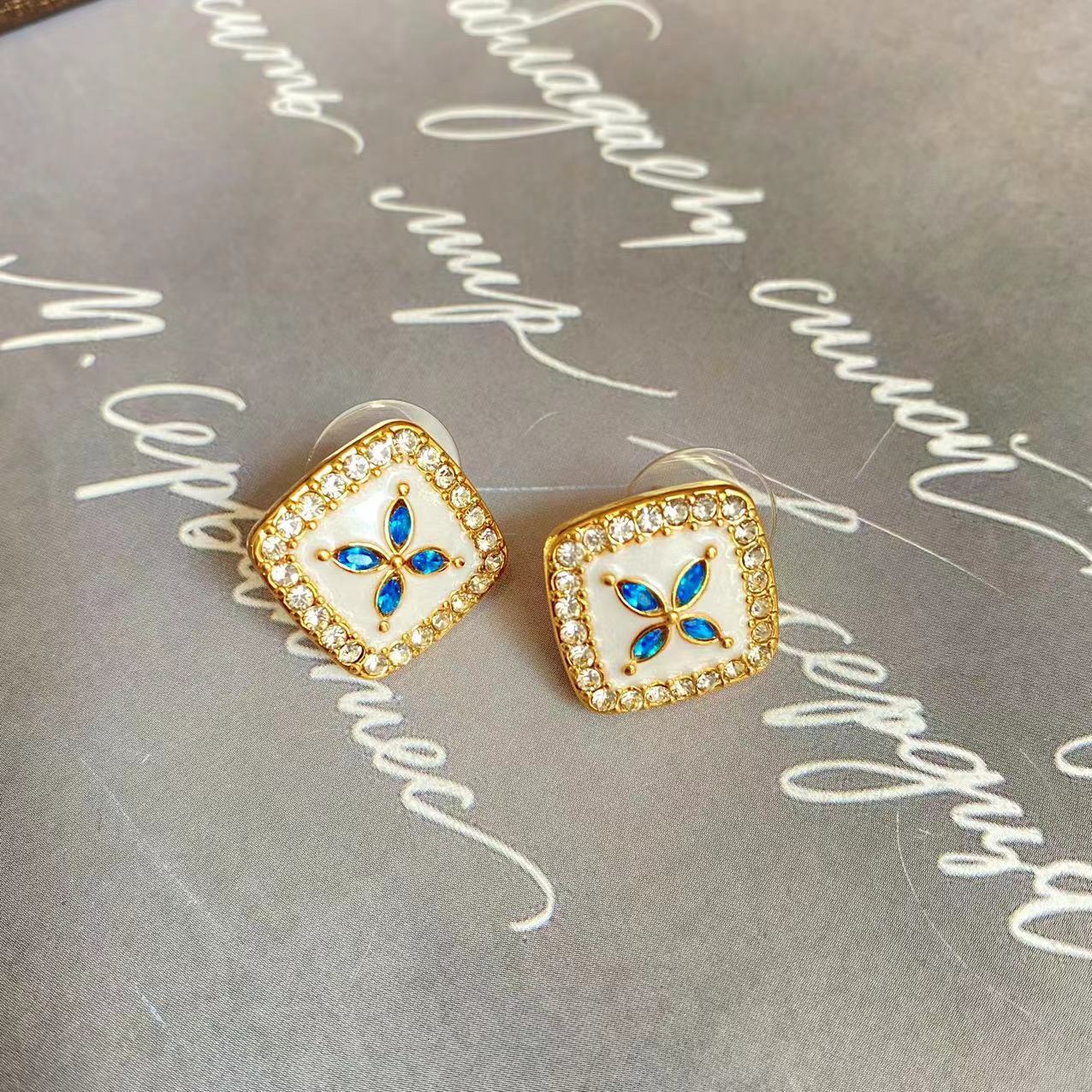 Luxury Brand Designer Jewelry Vintage Diamond-Studded Square Niche Earrings, Artistic Retro Hong Kong Style Square Blue Flower Earrings