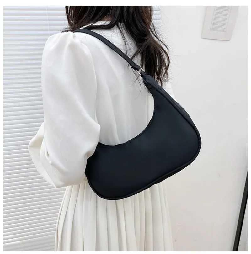 Women Pure Color Shoulder Bags 2022 Women Trend Underarm Bags Casual Nylon Ladies Zipper Small Purse Tophandle Handbag W250911