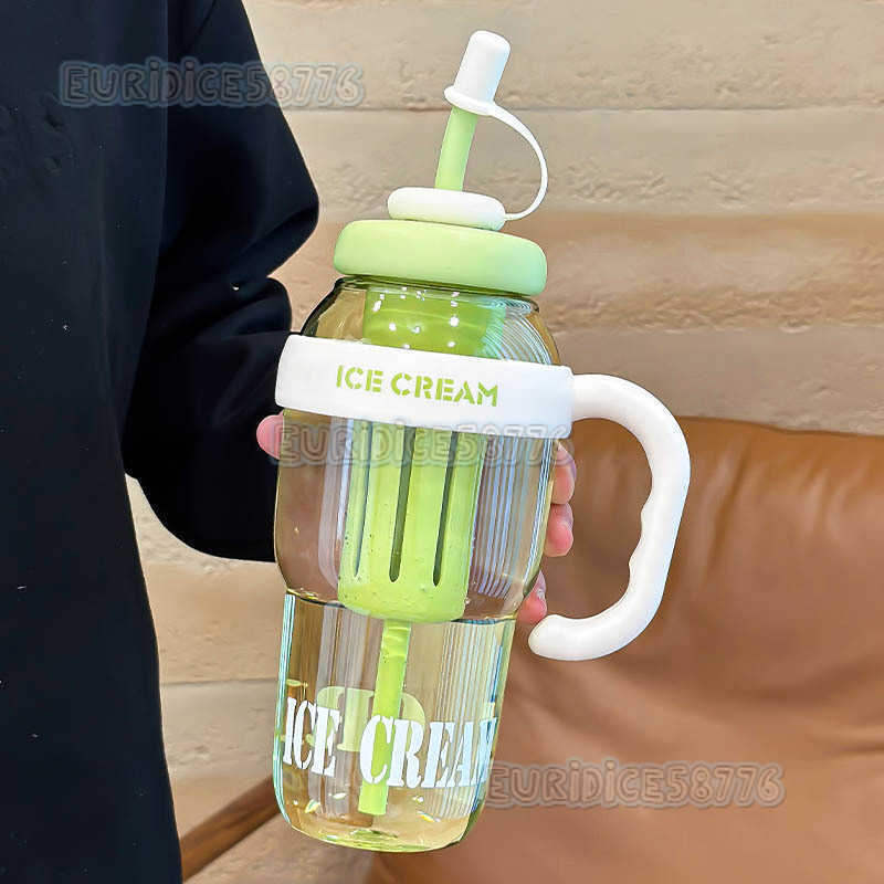 Summer Water Bottle Plastic Cup Ton Bucket Milk Tea Cup Cup Outdoor Portable Cute Straw Cup H250911