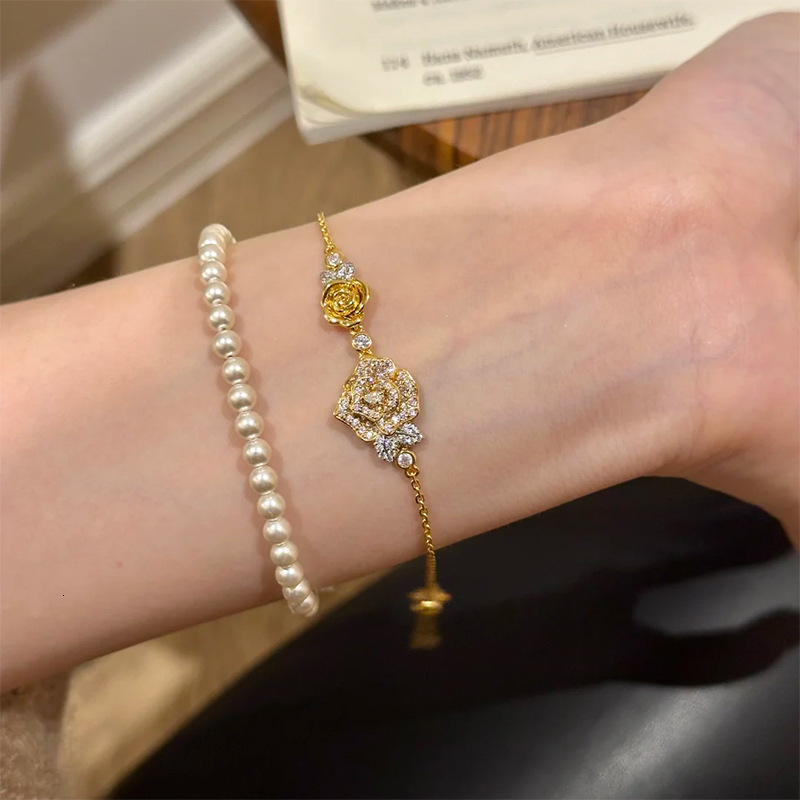 Luxury Brand Designer Jewelry Xiaohongshu Same Style Rose Camellia Inlaid Diamond Bracelet For Women 2024 Little Style Versatile Luxury Rose Flower