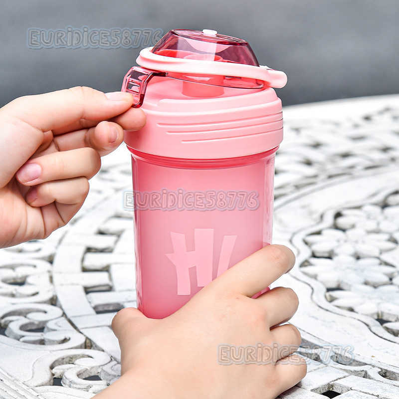 Creative Handheld Milkshake Shaker Cup Outdoor Sports Fitness Portable Large Capacity Plastic Protein Powder Mixing Cup H250911