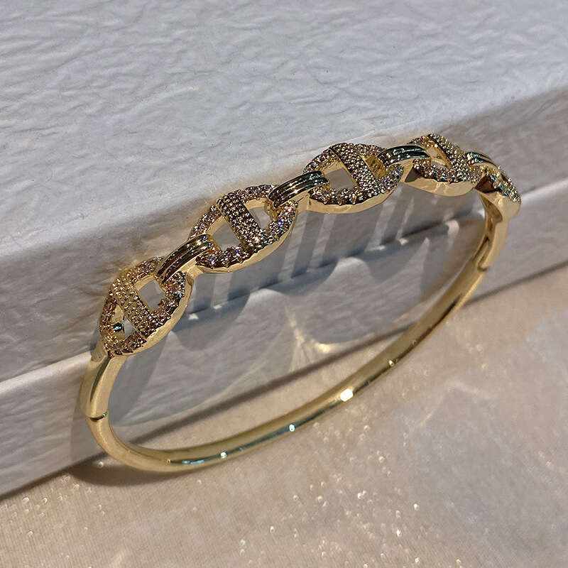 gold tone bracelet designer bracelet for women Full Diamond bracelet zircon pig nose bracelet fashion personal temperament bracelet manufacturer whole