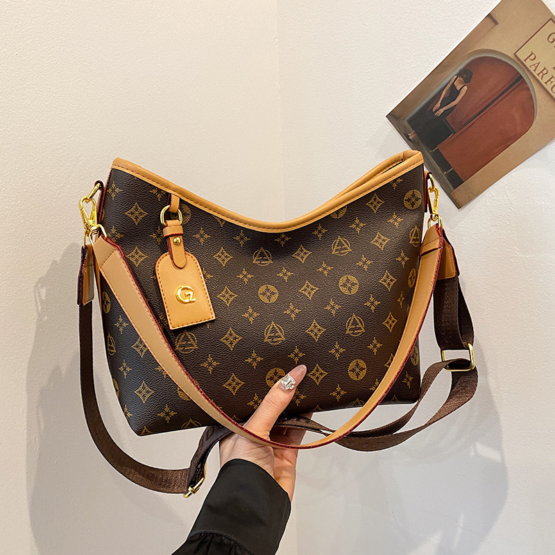 free shipping high-end large-capacity retro-printed wide shoulder strap single-shoulder crossbody bag