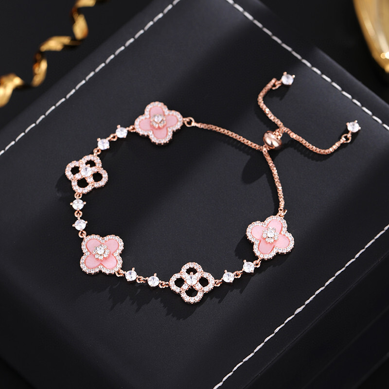Luxury Brand Designer Jewelry Exquisite Diamond-Studded Shiny Imitation Natural Pink Shell Hollow Lucky Four-Leaf Clover Pull Bracelet For Women Niche